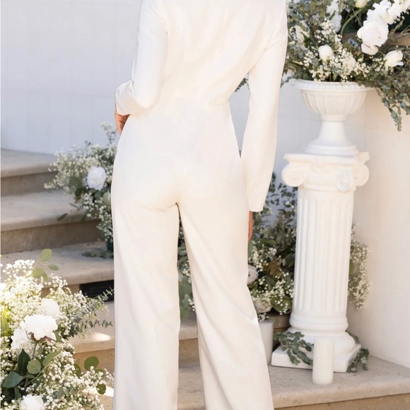 WHITE PLUNGE NECK WIDE LEG JUMPSUIT - Picture 2 of 3